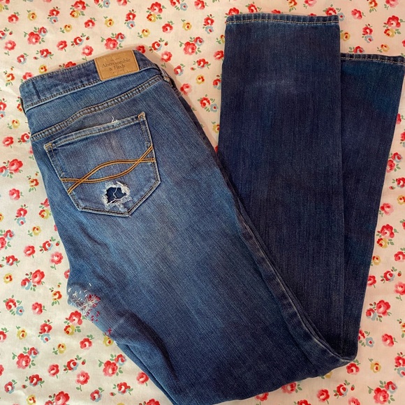 Abercrombie 6s embroidered jeans - Picture 3 of 5